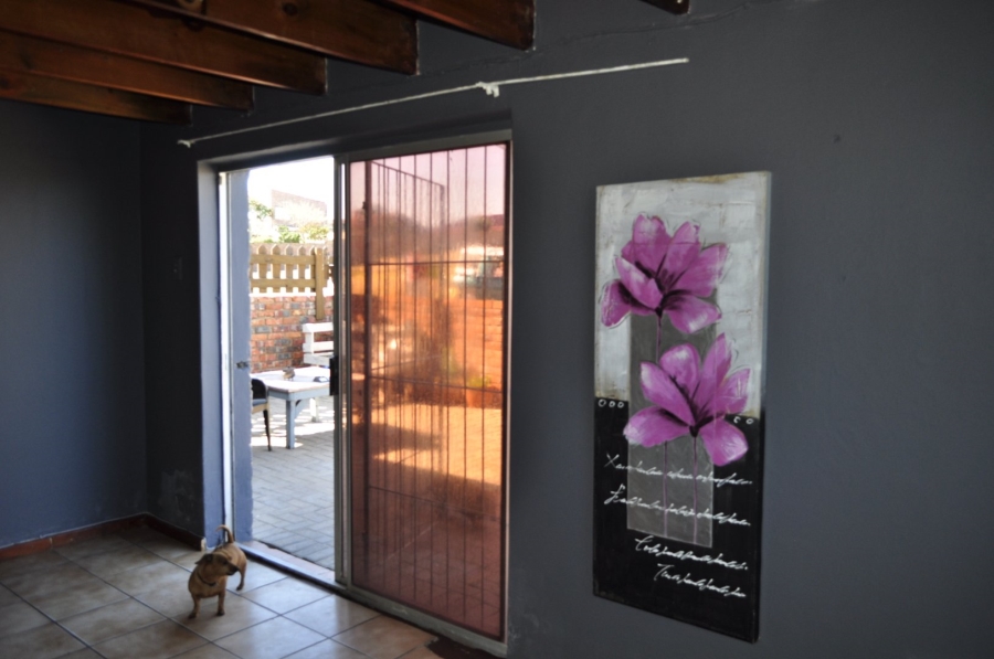 6 Bedroom Property for Sale in Wavecrest Eastern Cape